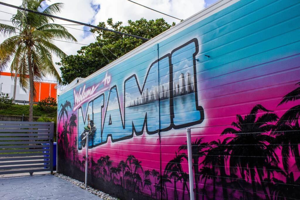 Cozy & Colorful Miami Art Canvas W/Hottub & Murals Buitenkant foto