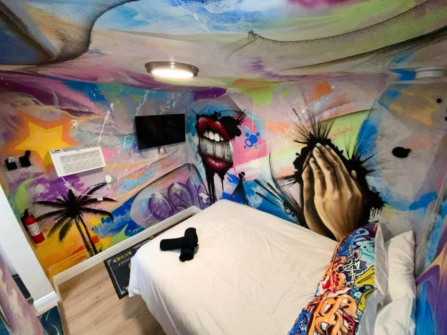 Cozy & Colorful Miami Art Canvas W/Hottub & Murals Buitenkant foto