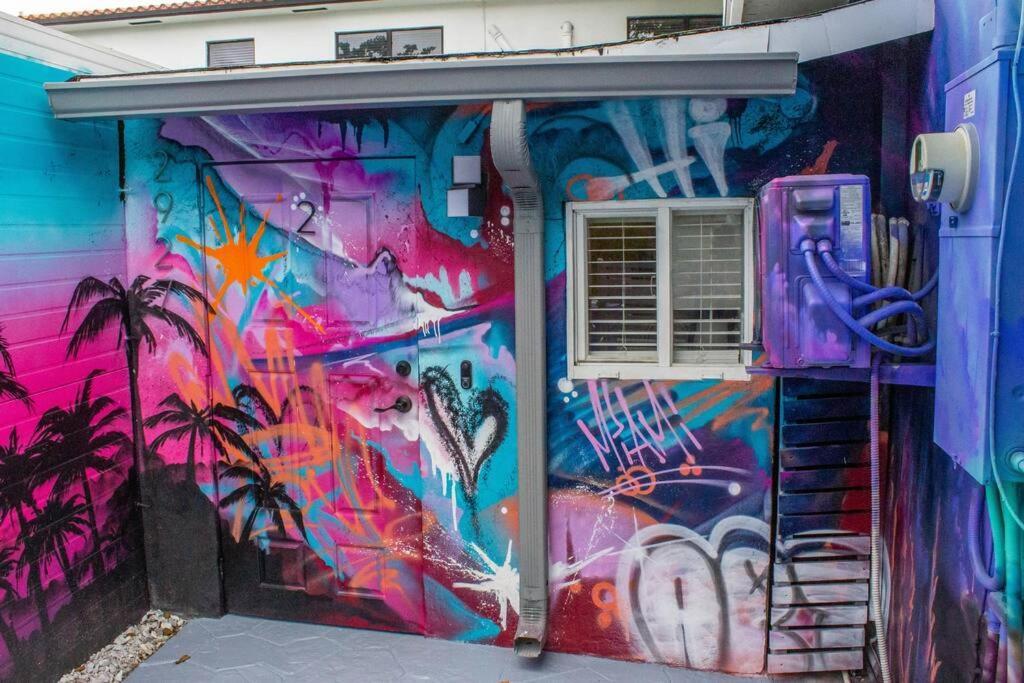 Cozy & Colorful Miami Art Canvas W/Hottub & Murals Buitenkant foto
